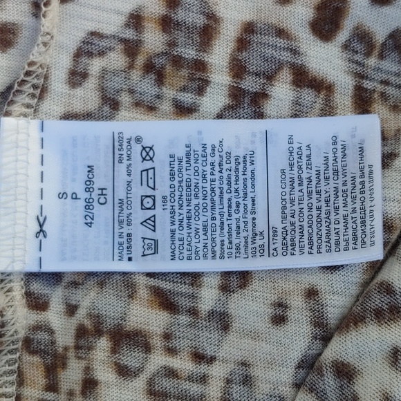 Banana Republic Leopard Print Women's Tee size Small - Picture 10 of 12